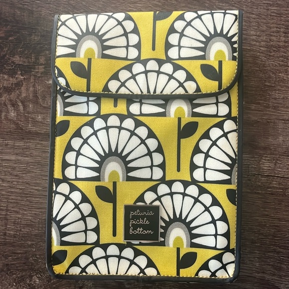 Petunia Pickle Bottom Stowaway iPad Magnet Sleeve Case, Floral Yellow Blk White - Picture 3 of 7